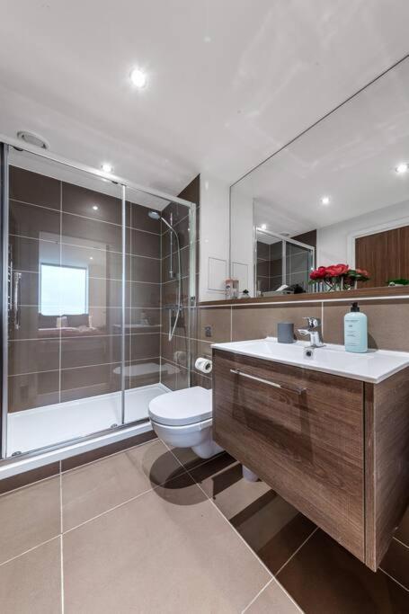 New Apartment 20 Mins From Waterloo London Bp36 Londres Exterior foto